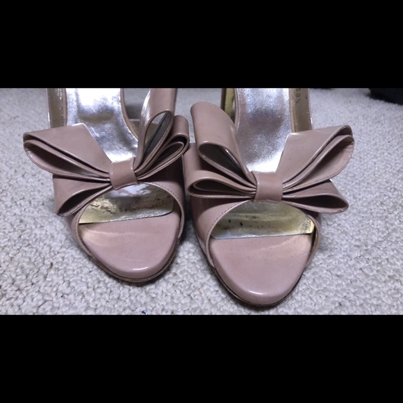 Valentino Garavani Couture D’orsay Bow Pumps - Picture 2 of 8